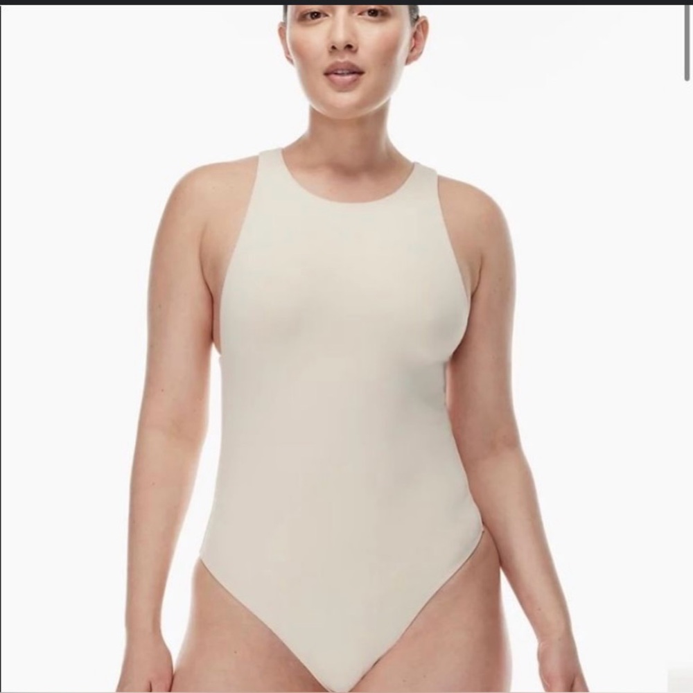 🔥 HOT DEAL $15🔥 Aritzia Tops | Aritzia Body Suit I Color: Cream | Size: Large